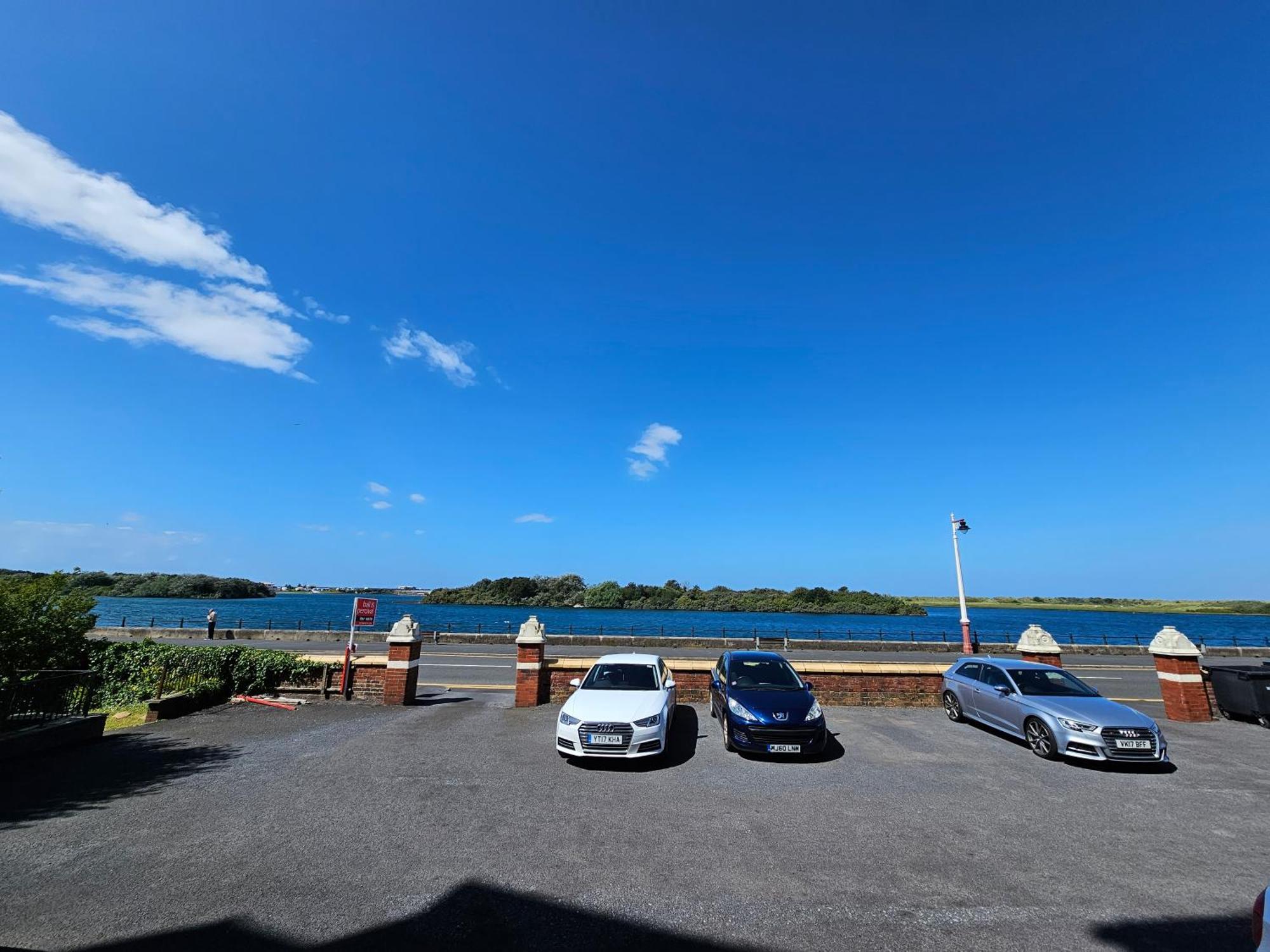 2 Bed Apartment Lakeside On The Promenade Southport Eksteriør bilde